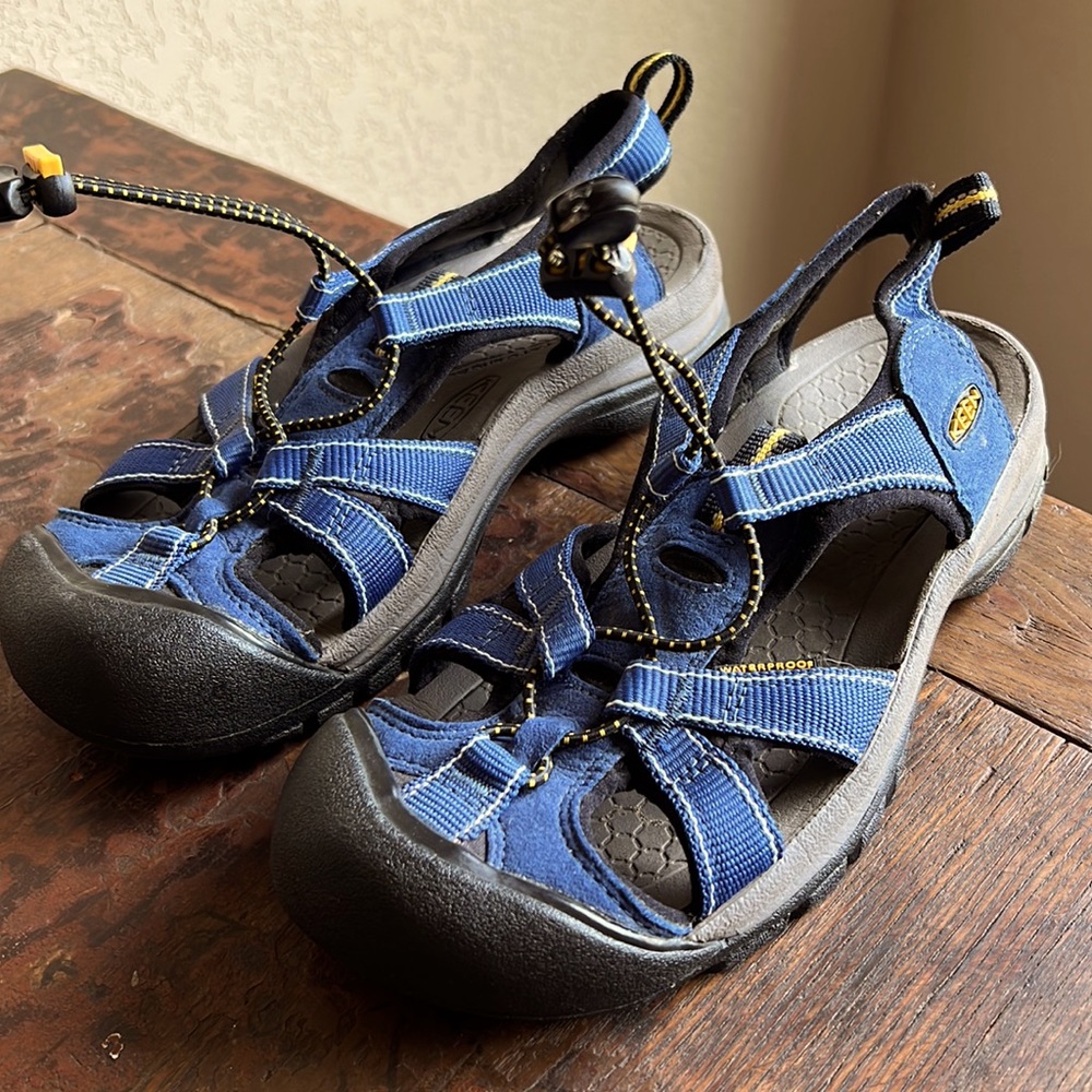 Used just twice…Keen Hiking/waterproof sandals size 9
